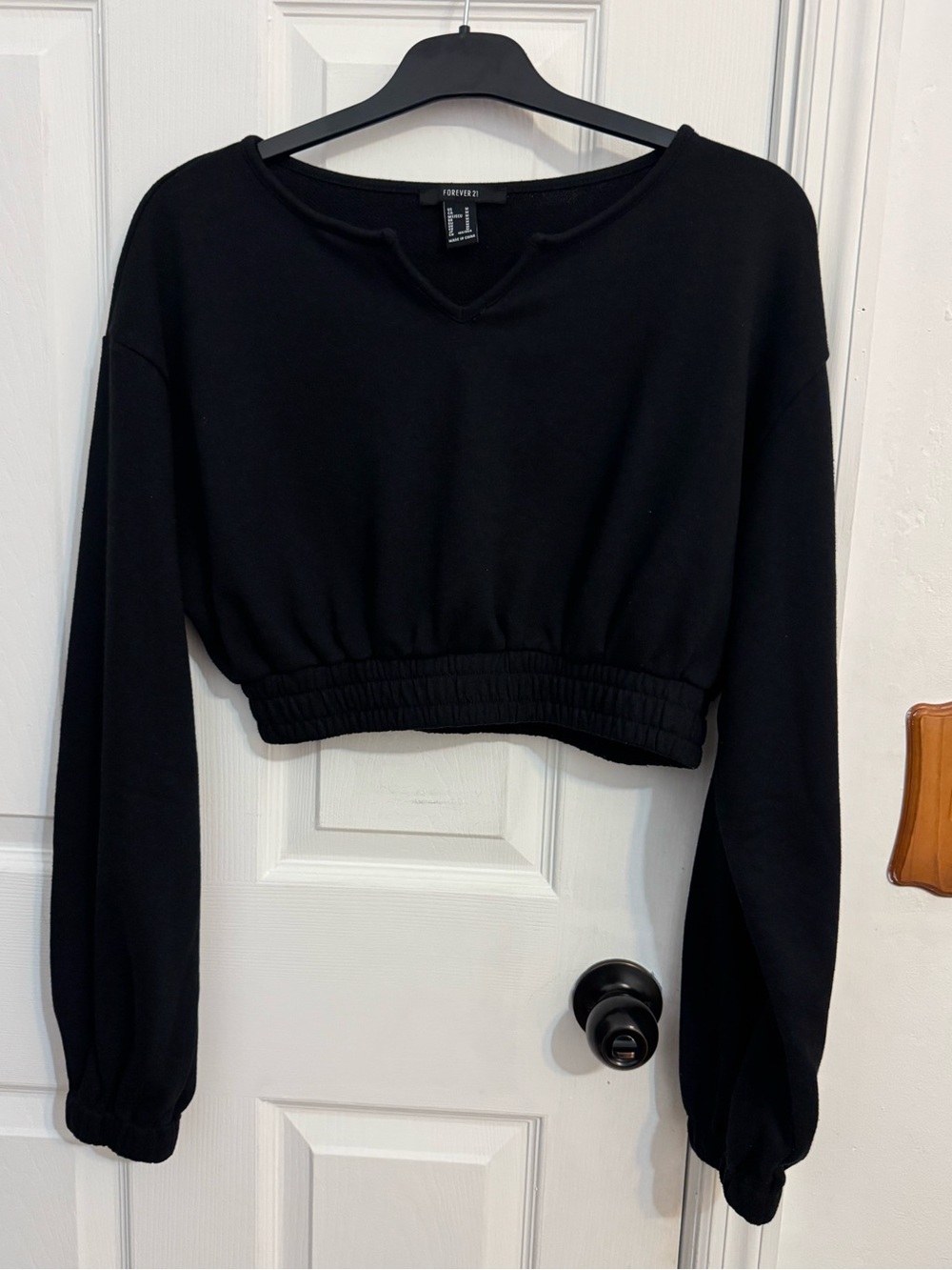 Forever 21 Black Cropped Elastic-Hem Sweatshirt
